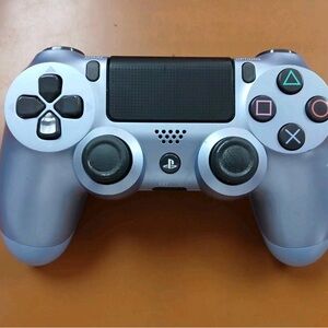 Sony PlayStation Controller - Metallic Silver